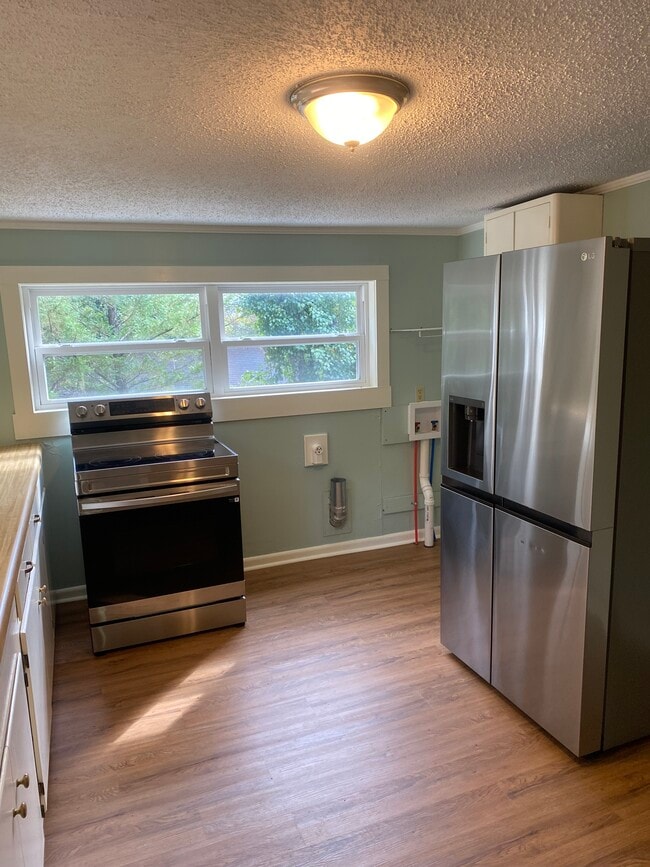 Building Photo - 4004 Luwana Ln