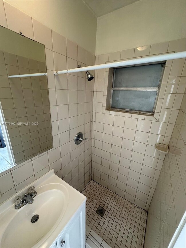 Building Photo - 2443 Cleveland St