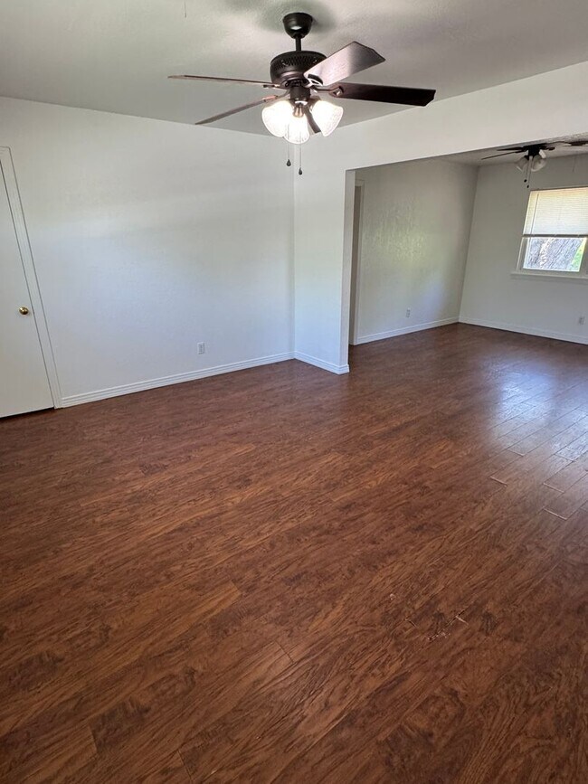 Building Photo - 3/1 in West Lampasas