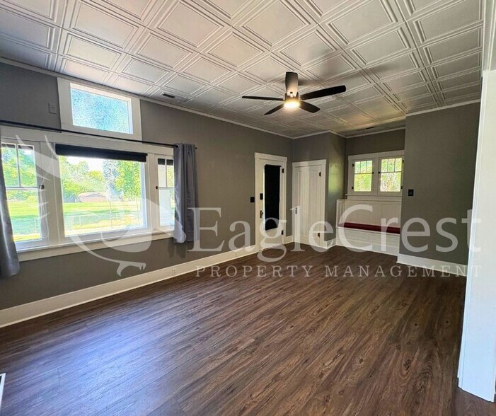 Building Photo - Beautifully Renovated Historic 3 Bedroom Home