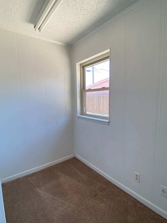 Building Photo - Eastside Single Family Home