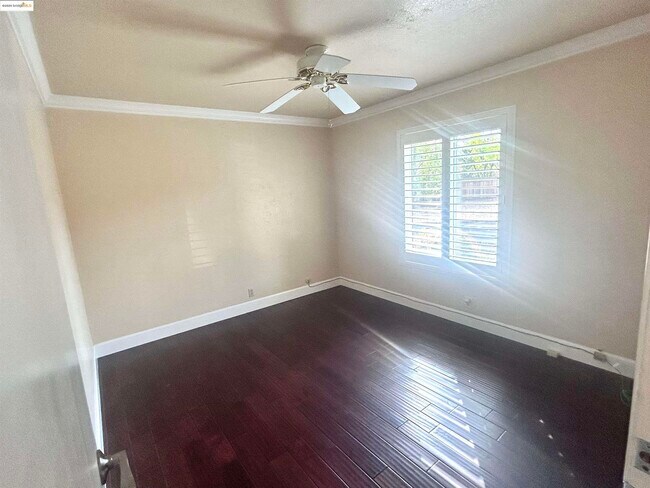 Building Photo - 516 Webster Dr