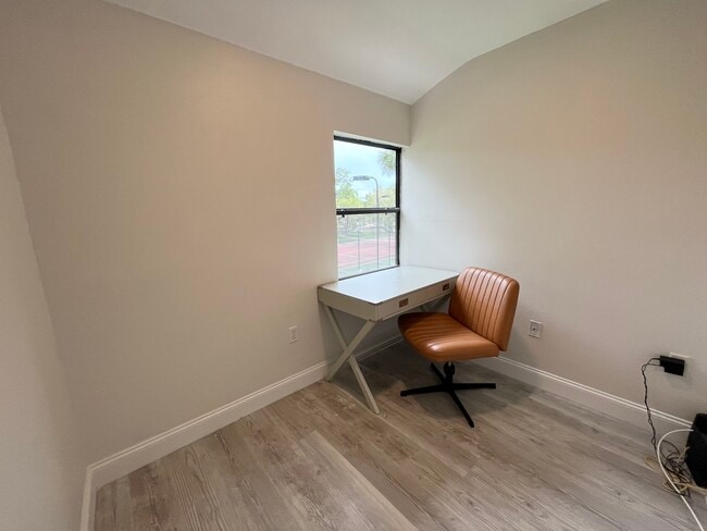 Building Photo - 5571 Baywater Dr