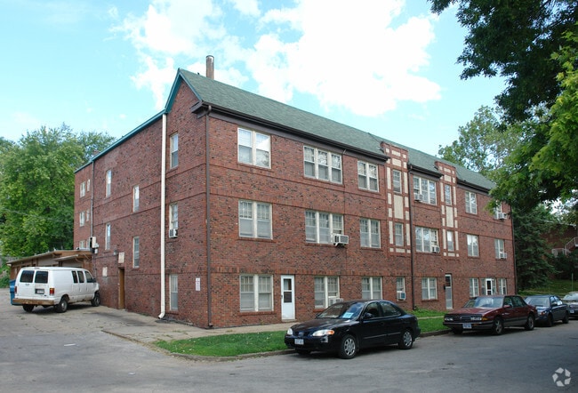Building Photo - The Green Lodge