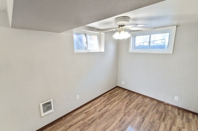 Building Photo - 908/910 East Rockwell Avenue