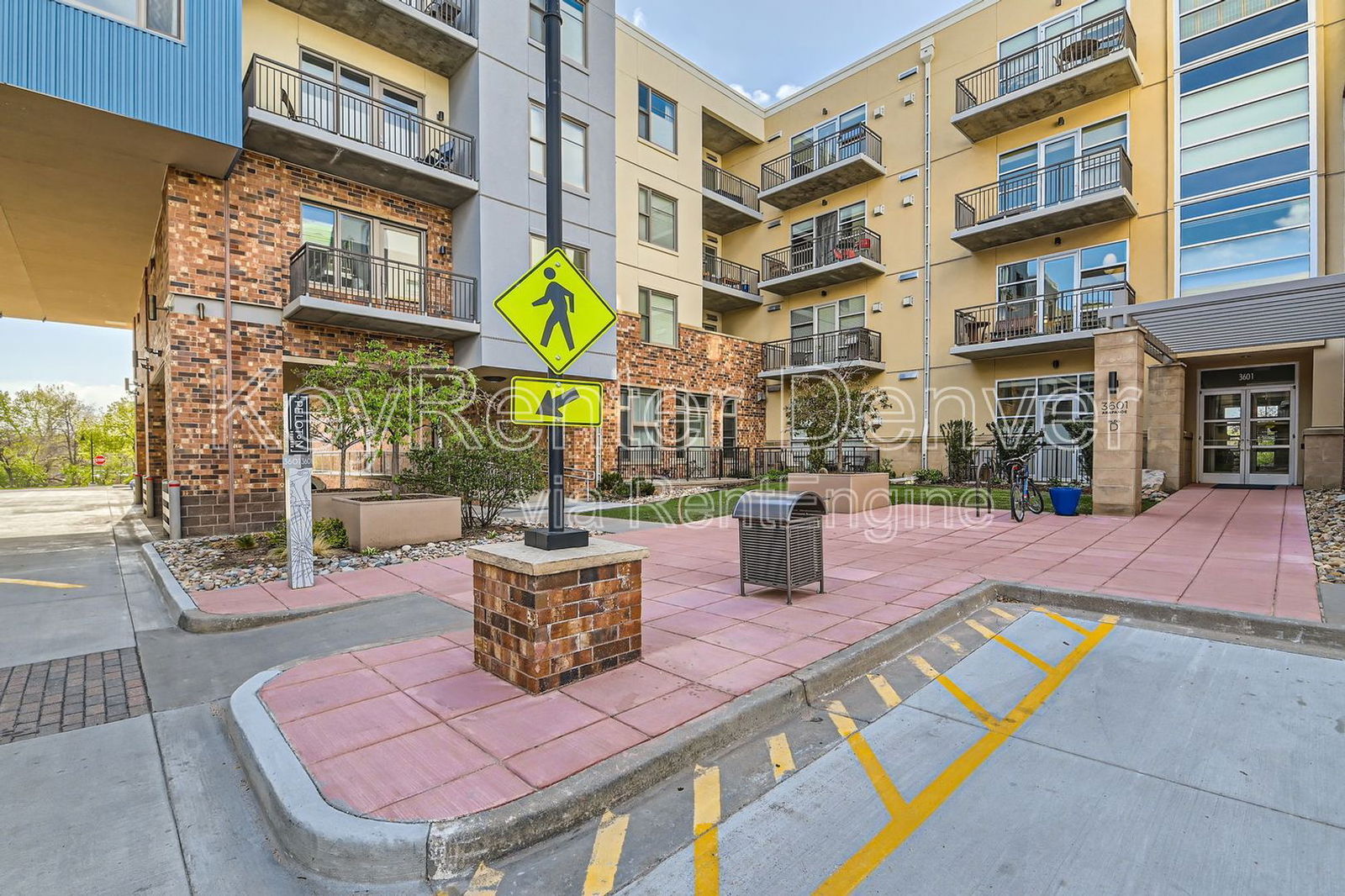 Building Photo - 3601 Arapahoe Ave