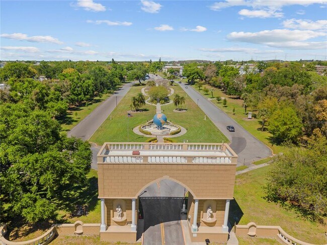 Building Photo - 2428 Columbia Dr