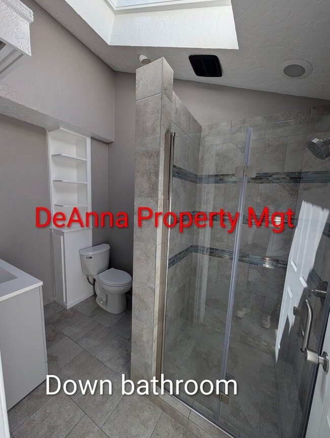 Building Photo - Remodeled 2 -3 bedroom home Elyria