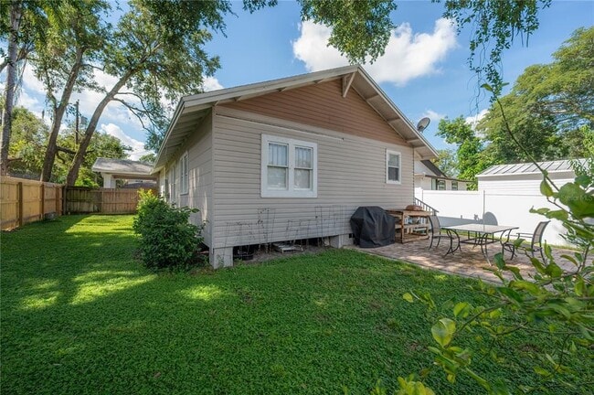 Building Photo - 207 W Hiawatha St