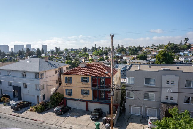 Building Photo - 2403 7th Ave