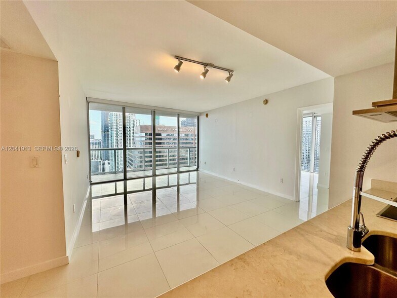 Building Photo - 495 Brickell Ave