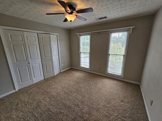 Building Photo - 700 Cirrus Ct