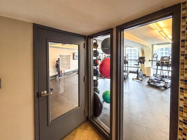 Building Photo - 300 N State St