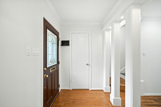 Building Photo - 6468 Burgoyne Dr.