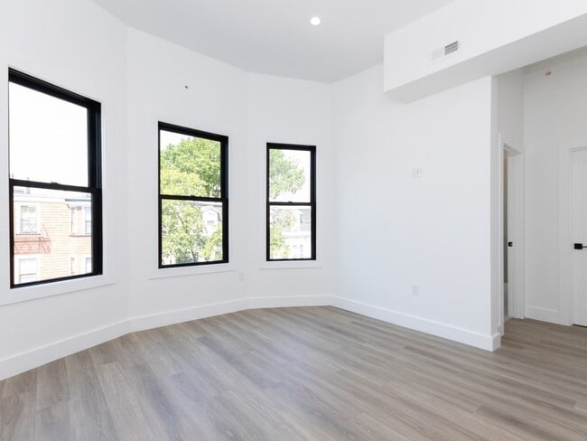 Building Photo - 625 Dorchester Ave