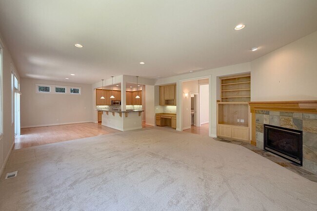 Building Photo - 3Bd/2.5Ba Redmond Home