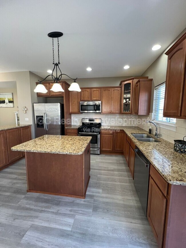 Building Photo - 112 Lakeshore Dr