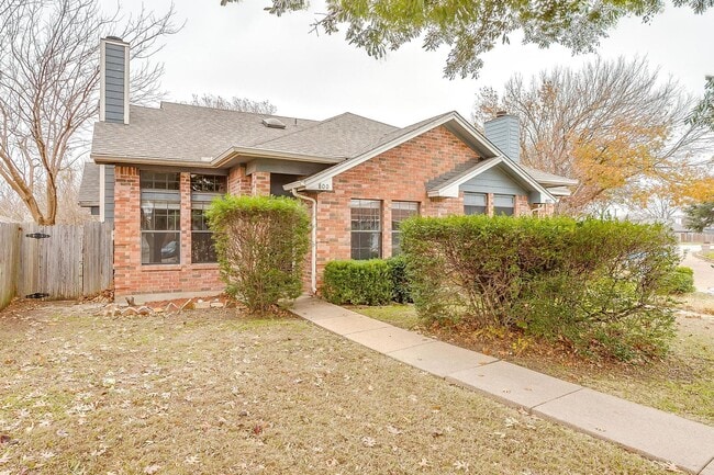Primary Photo - One Side of Very Nice Duplex S Arlington- ...