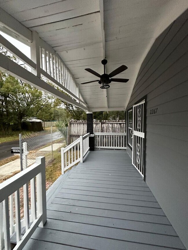 Building Photo - Fully Renovated 3/1 Single Family House Available for Immediate Rent!