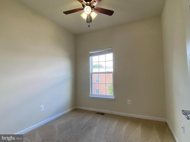 Building Photo - 11648 Leesborough Cir