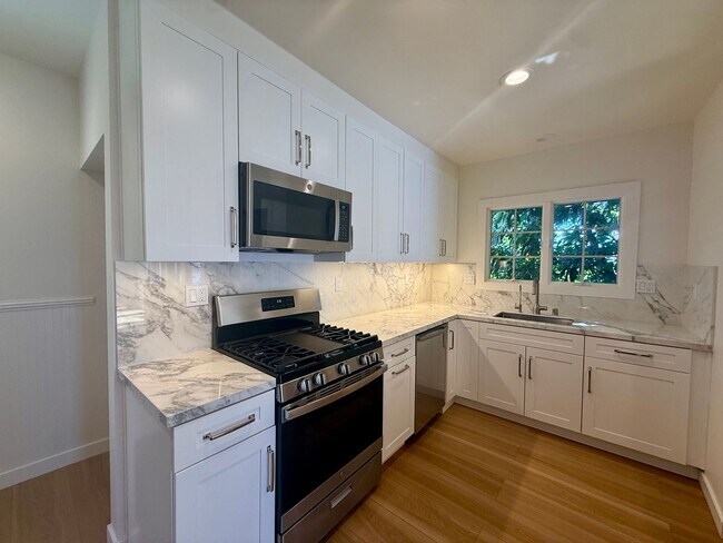 Building Photo - 1053 De Haro St