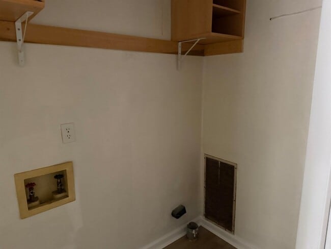 Building Photo - 203 Parkbrook Cir