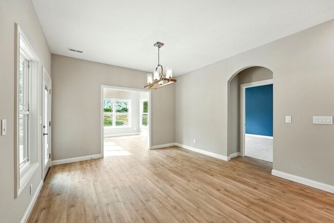 Building Photo - NEW LISTING - Lake James condo!!