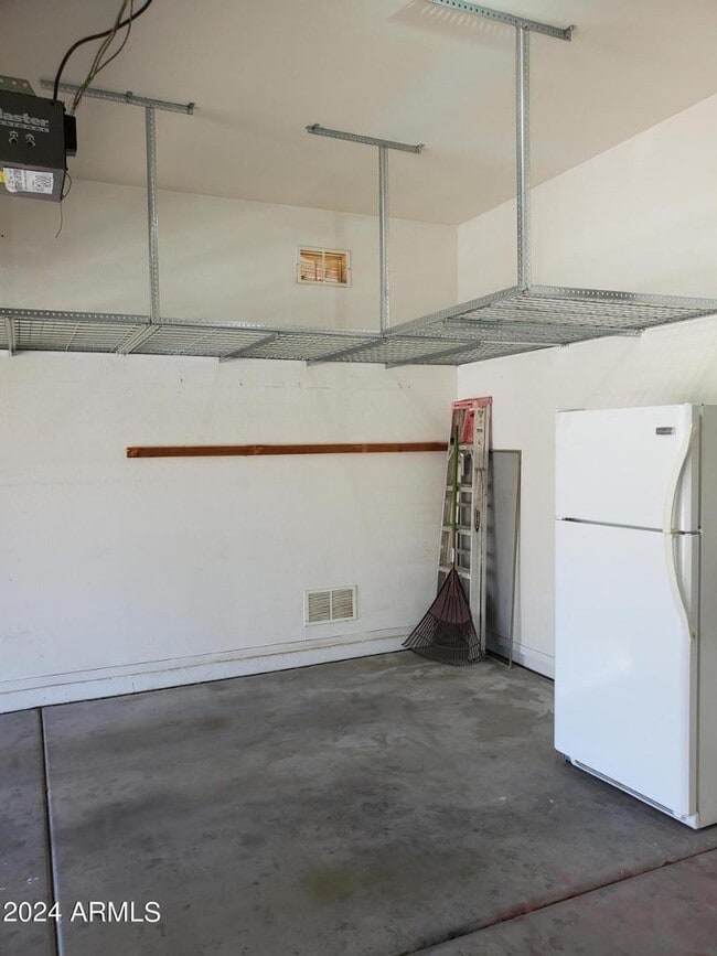 Building Photo - 1864 W Olive Way