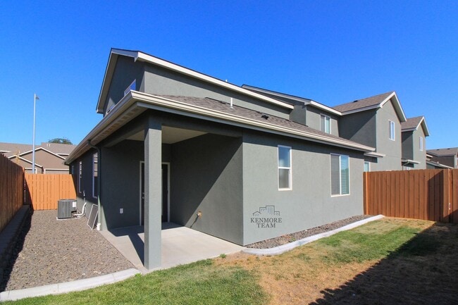 Building Photo - 1105 S Cedar Pl