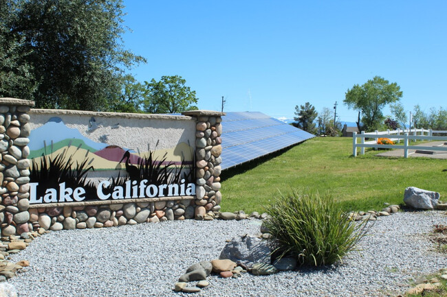Building Photo - Lake California Home