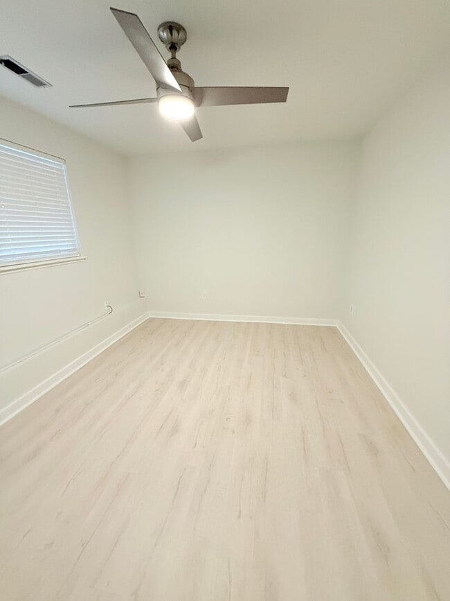 Building Photo - **** Application pending ****