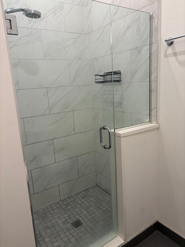 Building Photo - 737 S 4th St