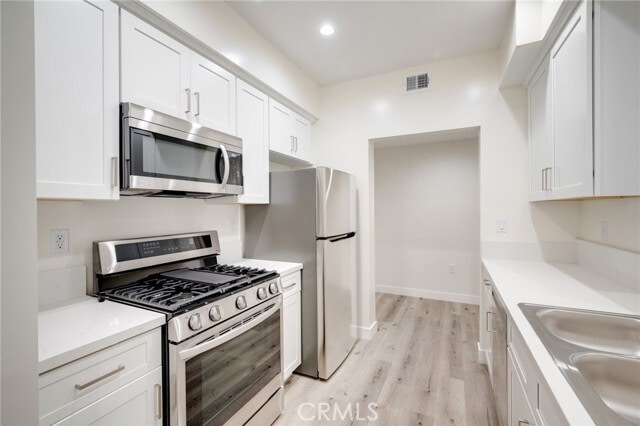 Building Photo - 14526 Hartland St