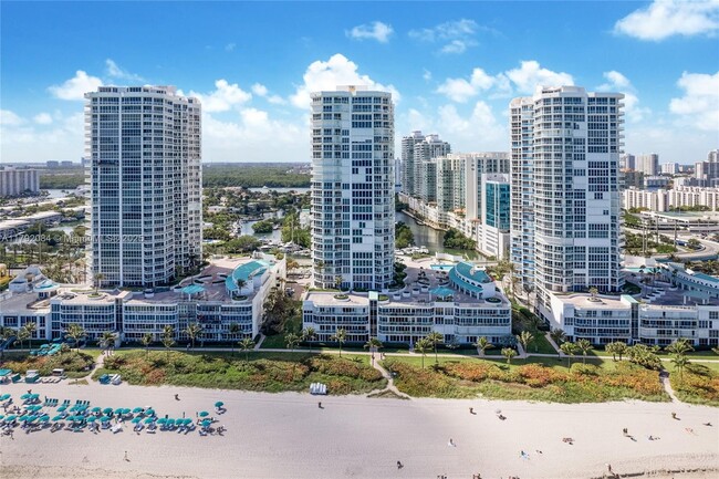 Building Photo - 16445 Collins Ave