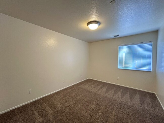 Building Photo - Two-Story 3-Bedroom Condo in Orange Gardens HOA!