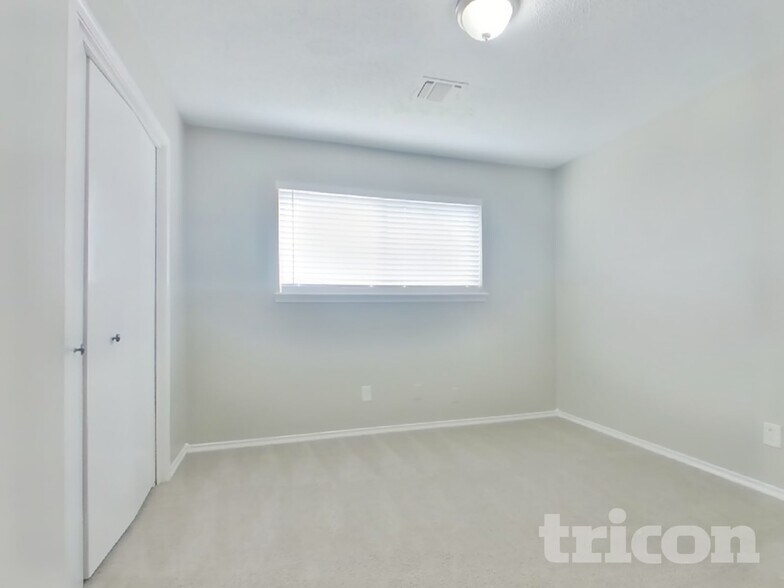 Building Photo - 902 Lanell St