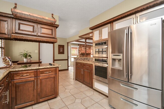 Building Photo - 9811 Rocktree Dr