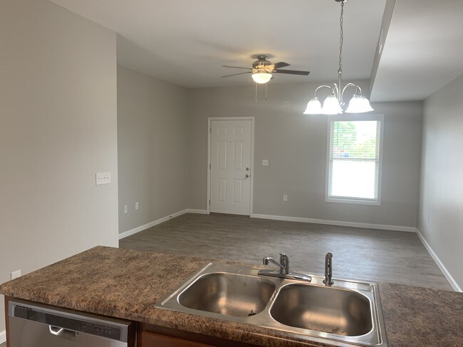 Building Photo - 85 Melrose Dr