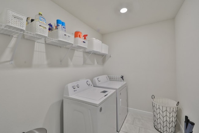 Building Photo - 30089 Skylark Dr