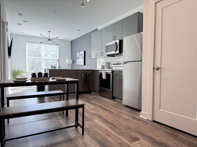 Building Photo - 525 Parkway Dr NE