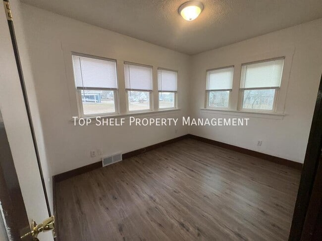 Building Photo - 621 Oak Park Ave