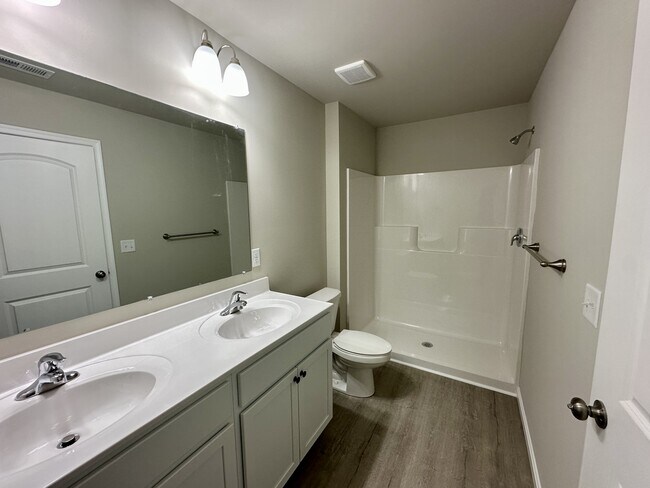 Building Photo - 226 Rojan Rd