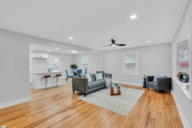 Building Photo - A 4-bedroom GEM!!