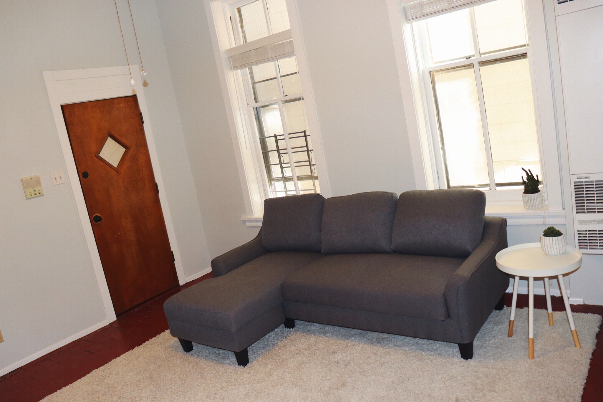 Building Photo - 822 N Wood St