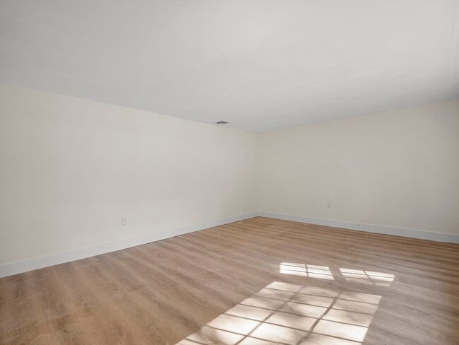 Building Photo - 40 Langley Ln