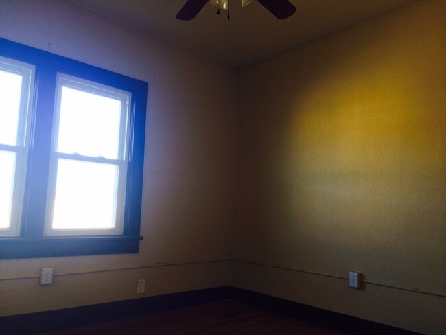 Building Photo - 101 W 4th St