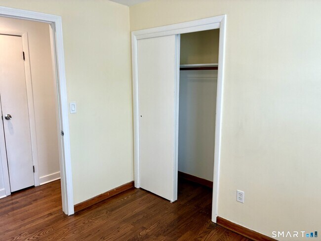 Building Photo - 658 Beechmont Ave