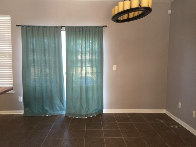 Building Photo - Townhome in Lismore Village Available!