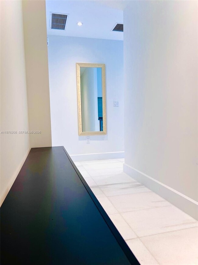 Building Photo - 700 NE 26th Terrace