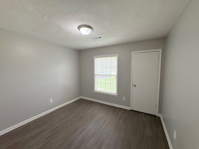 Building Photo - 4872 Burgess Cove